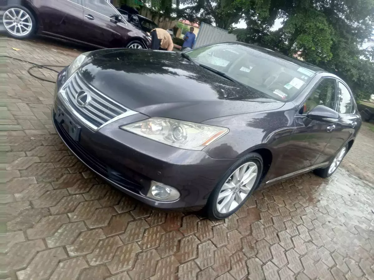 Lexus ES 350   - 2011