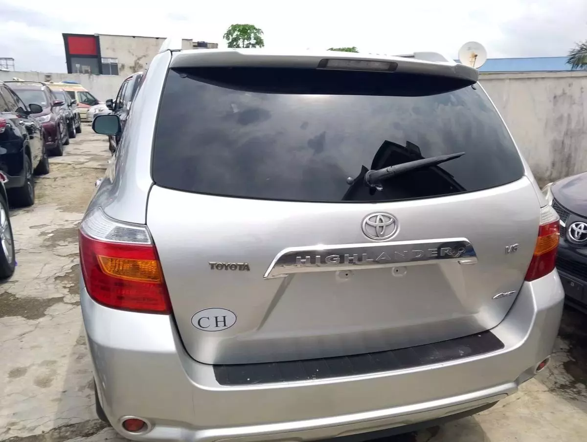 Toyota Highlander   - 2010