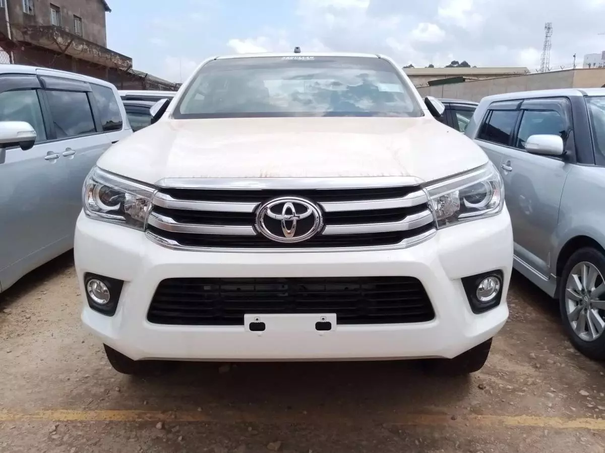 Toyota Hilux   - 2019