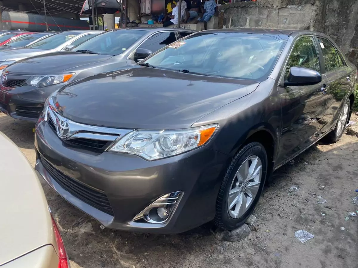 Toyota Camry   - 2014