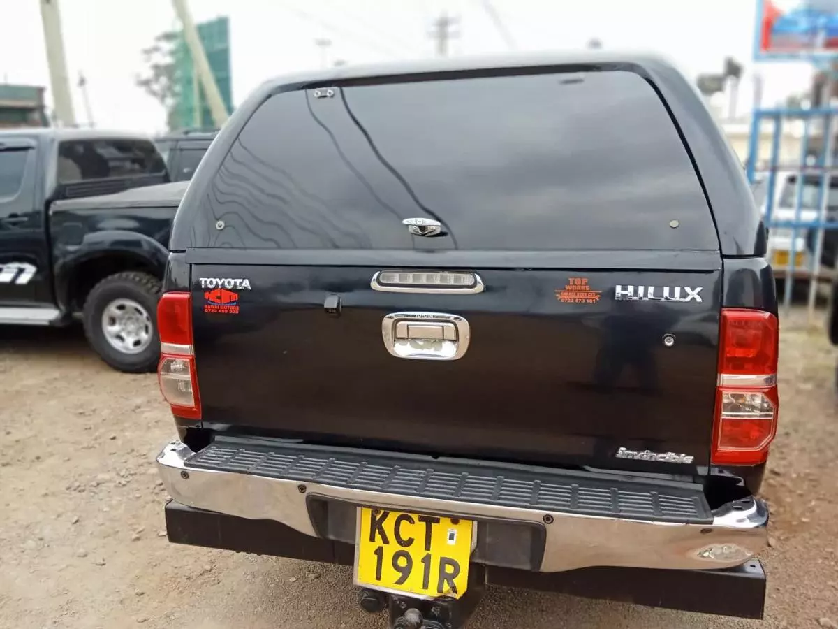 Toyota Hilux   - 2012