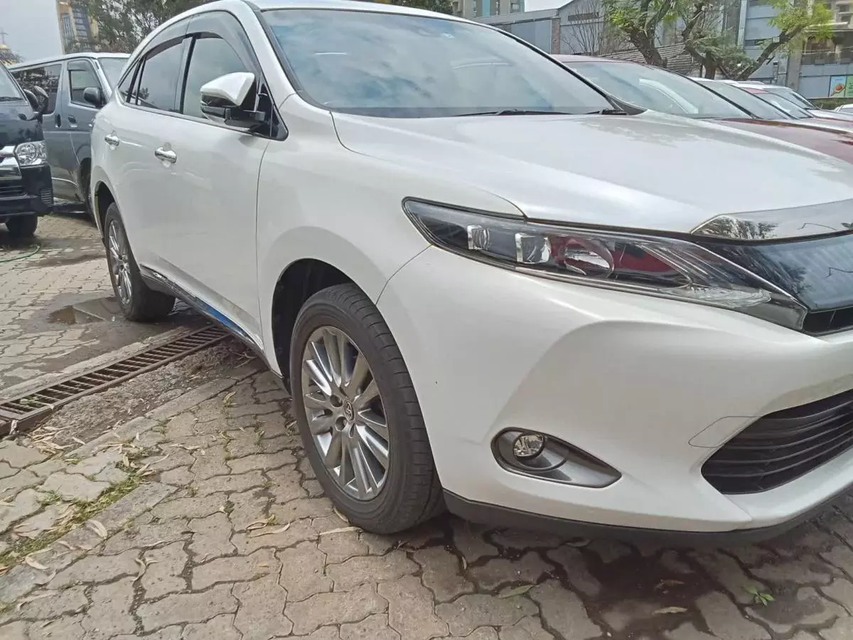 Toyota Harrier   - 2017