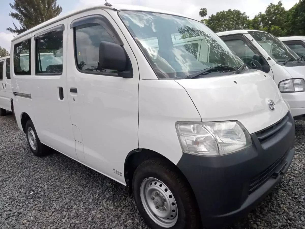 Toyota DYNA 200 - 2016