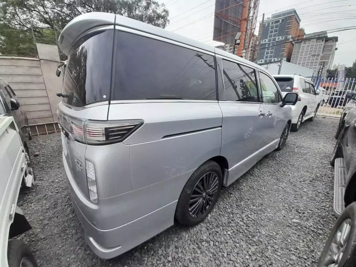 Nissan Elgrand - 2015