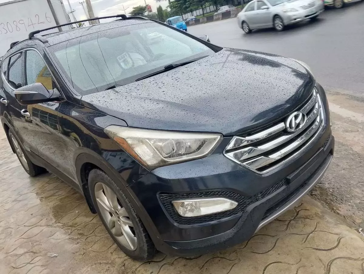 Hyundai Santa Fe   - 2013