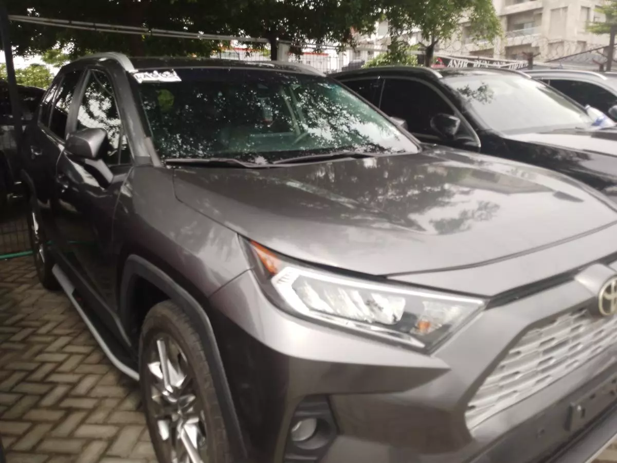 Toyota RAV 4   - 2019