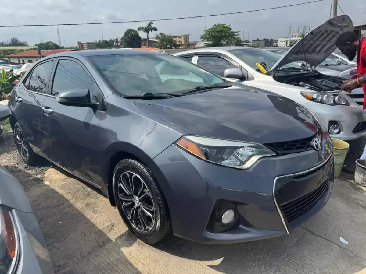 Toyota Corolla   - 2015