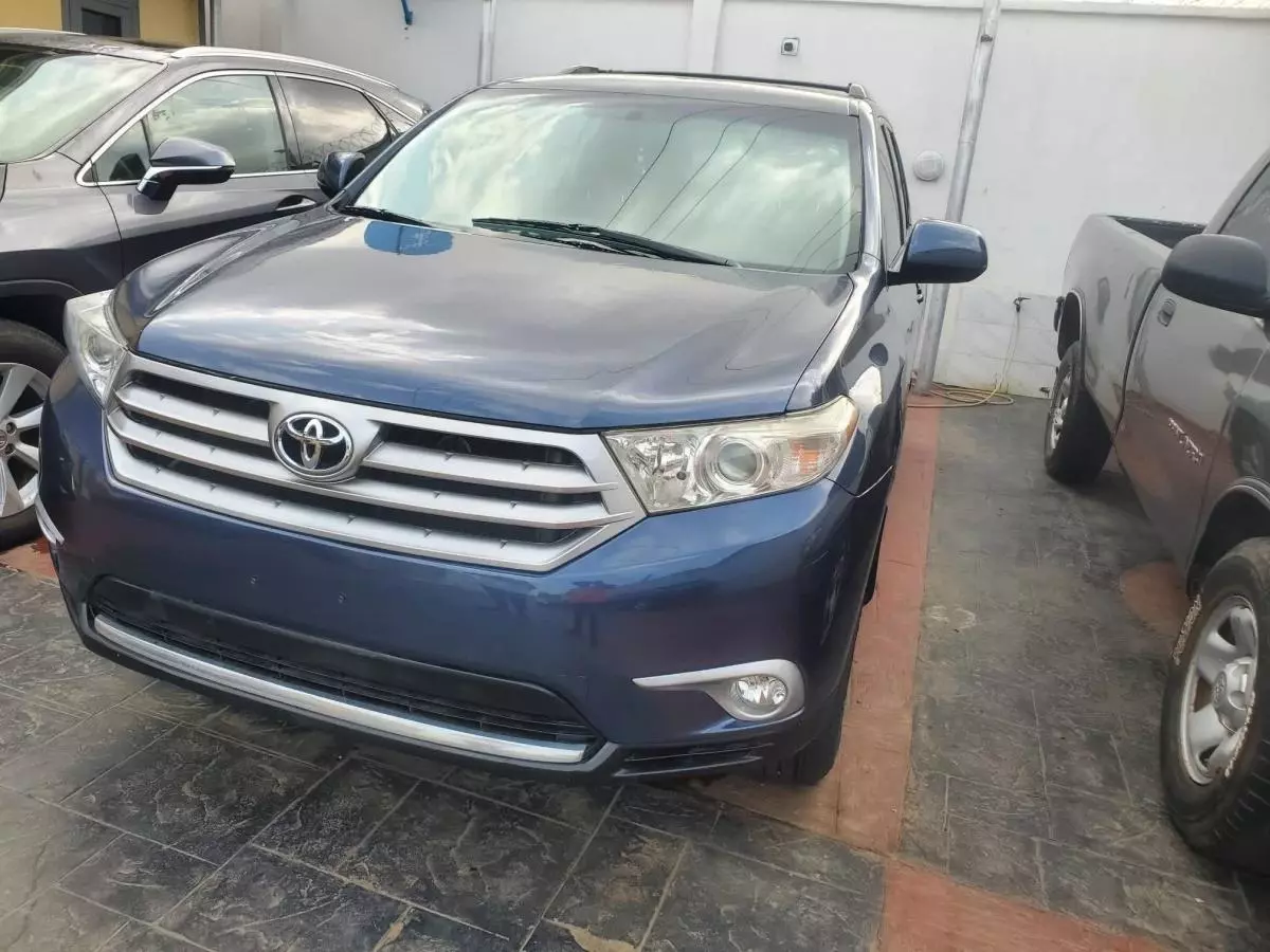 Toyota Highlander   - 2014