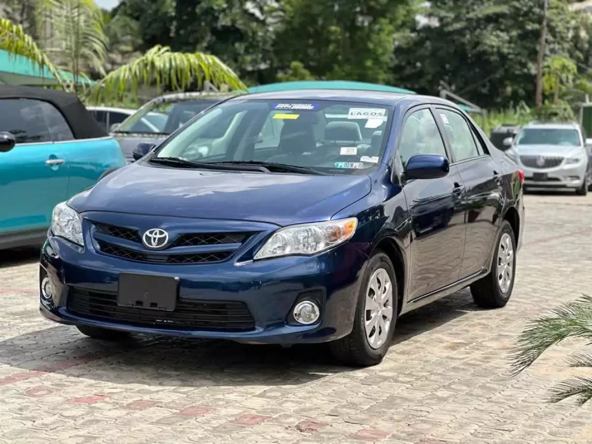 Toyota Corolla   - 2012