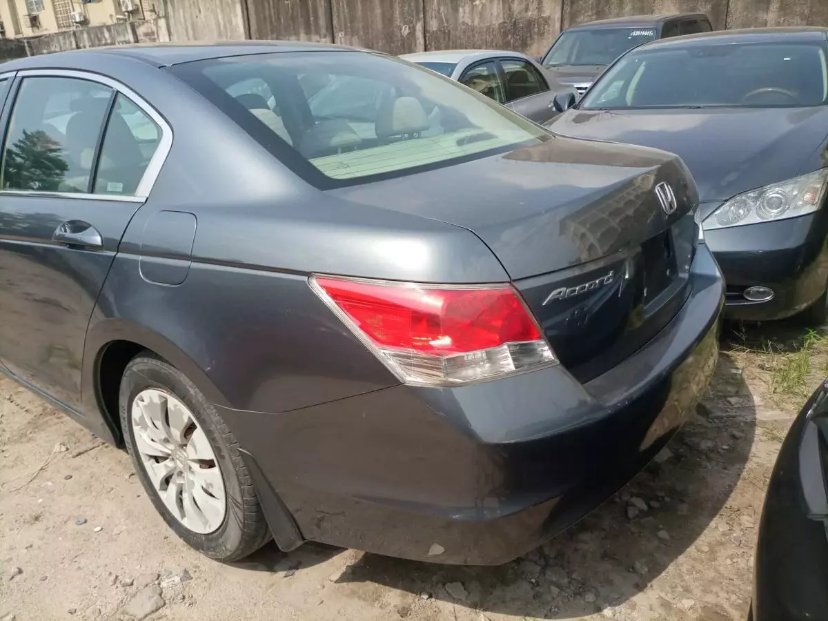 Honda Accord - 2010