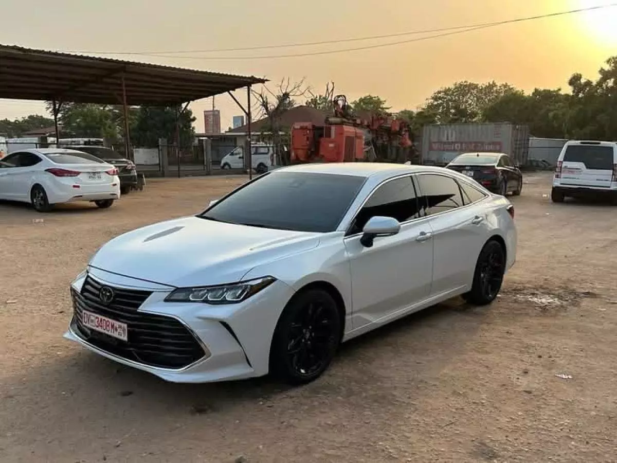 Toyota Avalon   - 2019