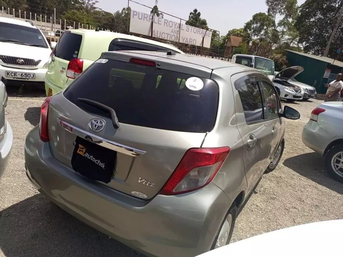 Toyota Vitz - 2011