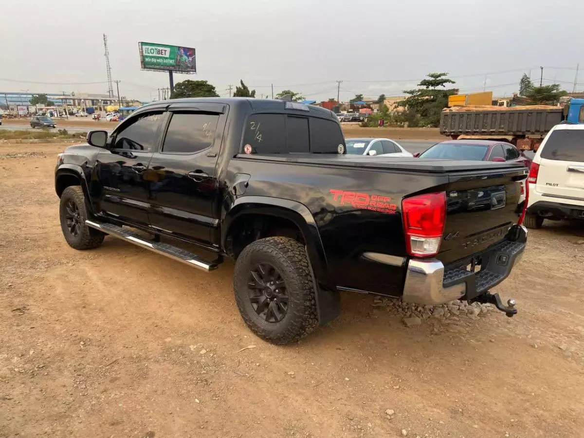 Toyota Tacoma   - 2016