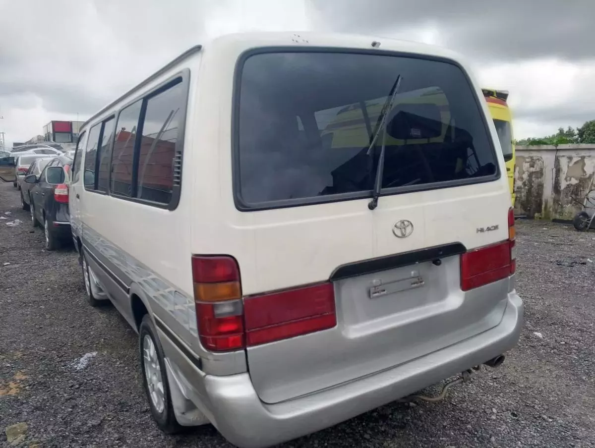 Toyota Hiace   - 2004