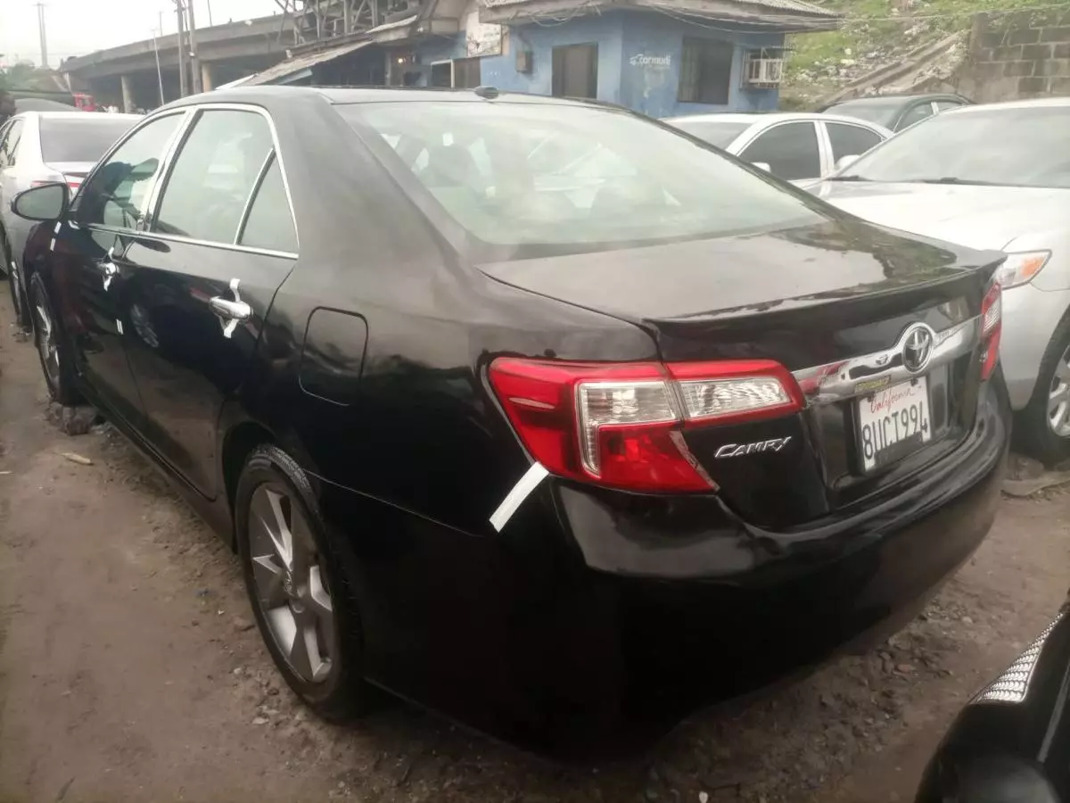 Toyota Camry   - 2012