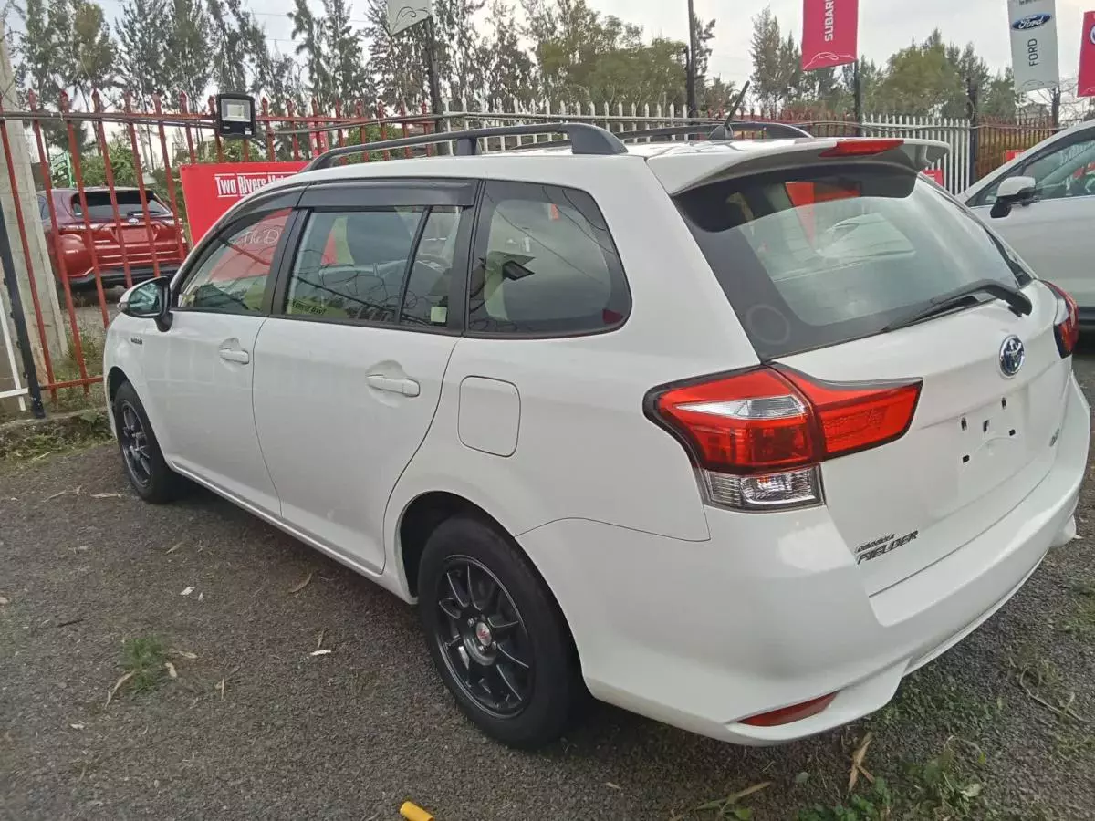 Toyota Fielder hybrid    - 2016