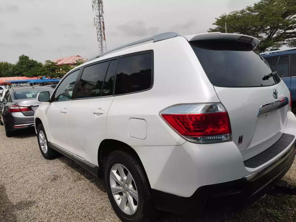 Toyota Highlander   - 2013