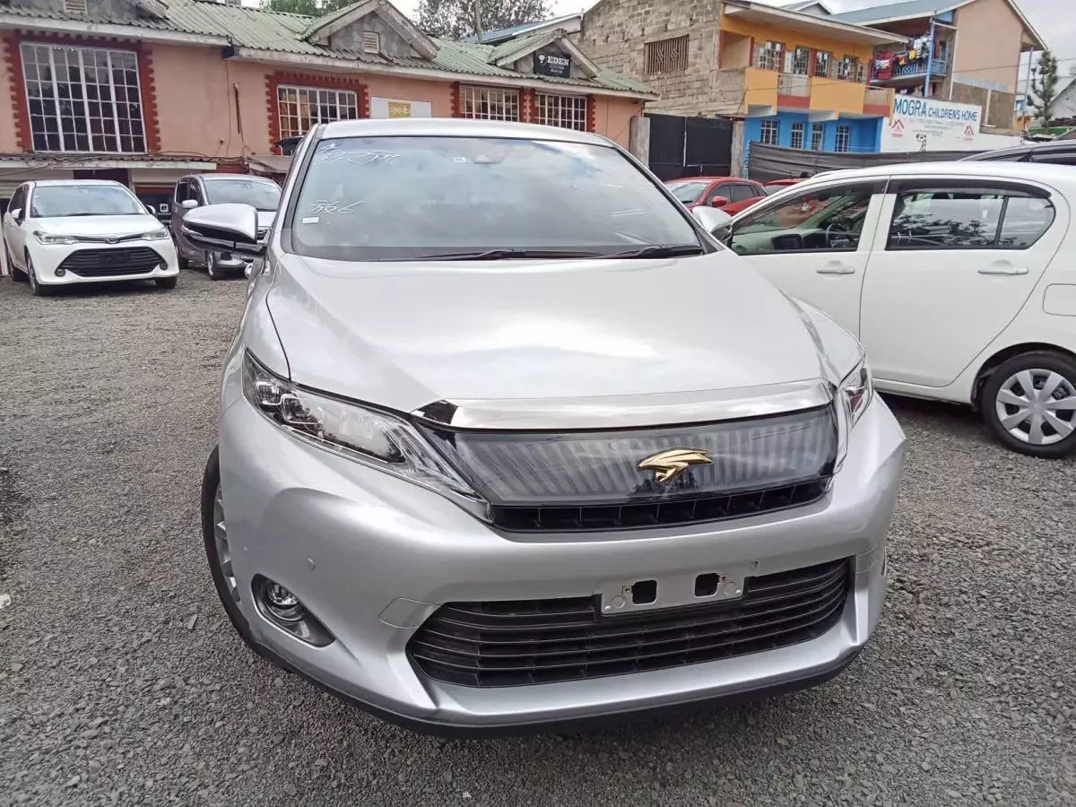 Toyota Harrier   - 2017