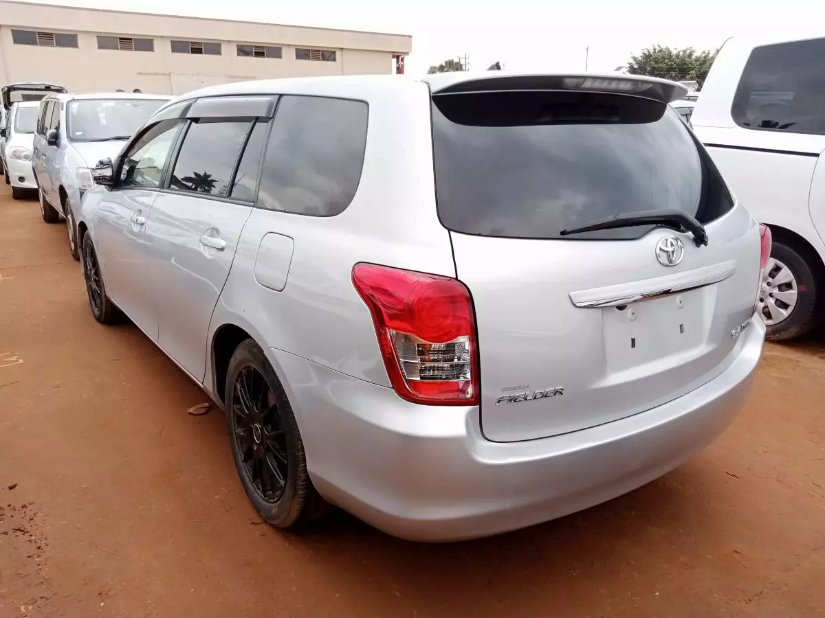 Toyota Fielder    - 2012