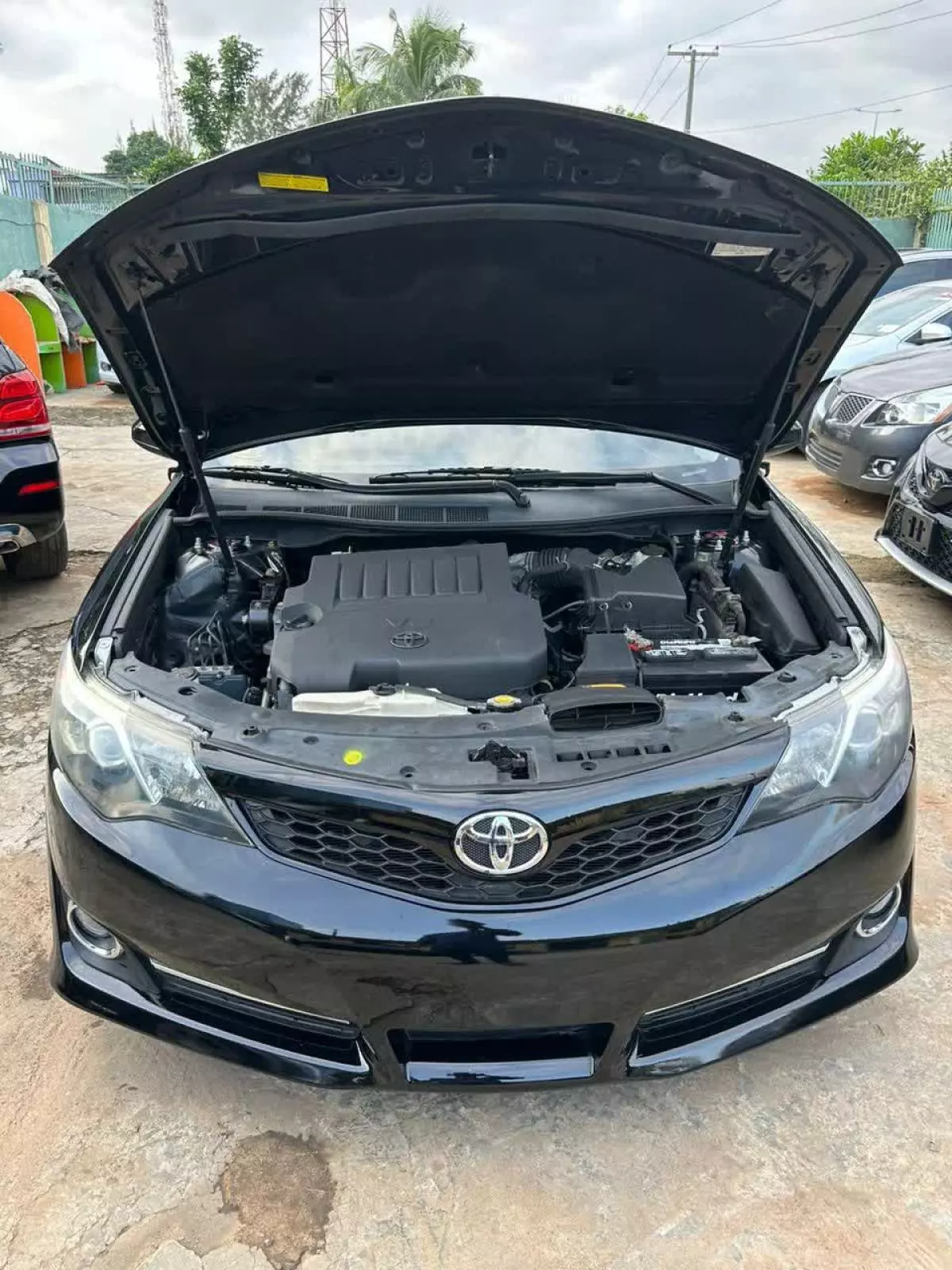 Toyota Camry   - 2014