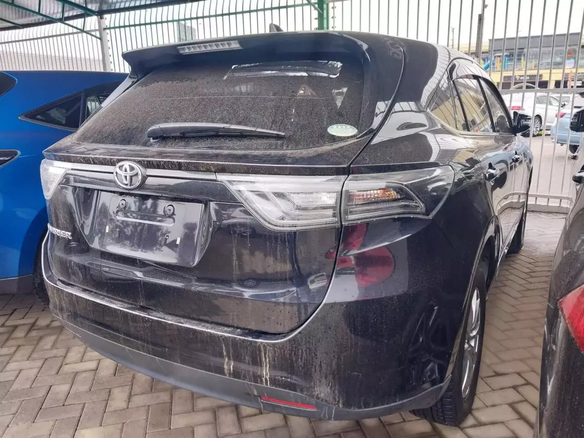 Toyota Harrier   - 2017