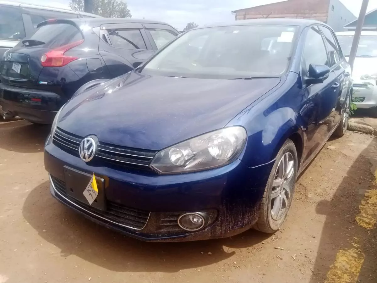 Volkswagen Golf   - 2011