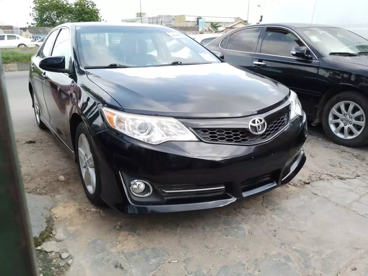 Toyota Camry   - 2012