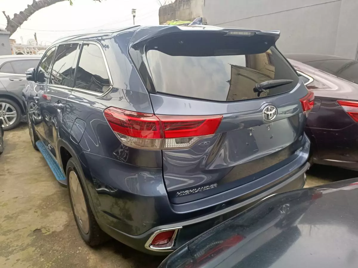 Toyota Highlander   - 2015