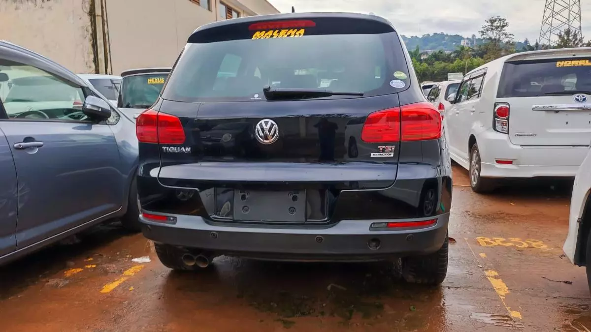 Volkswagen Tiguan   - 2014