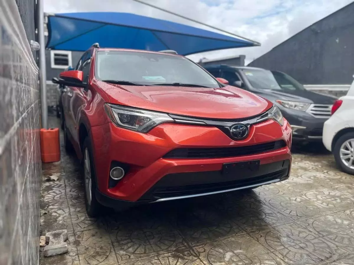 Toyota Rav4   - 2016