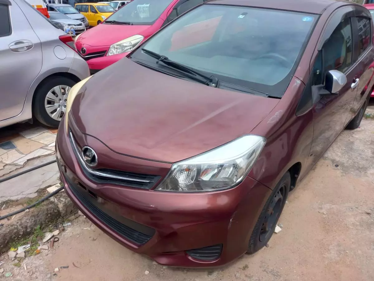 Toyota Vitz   - 2011