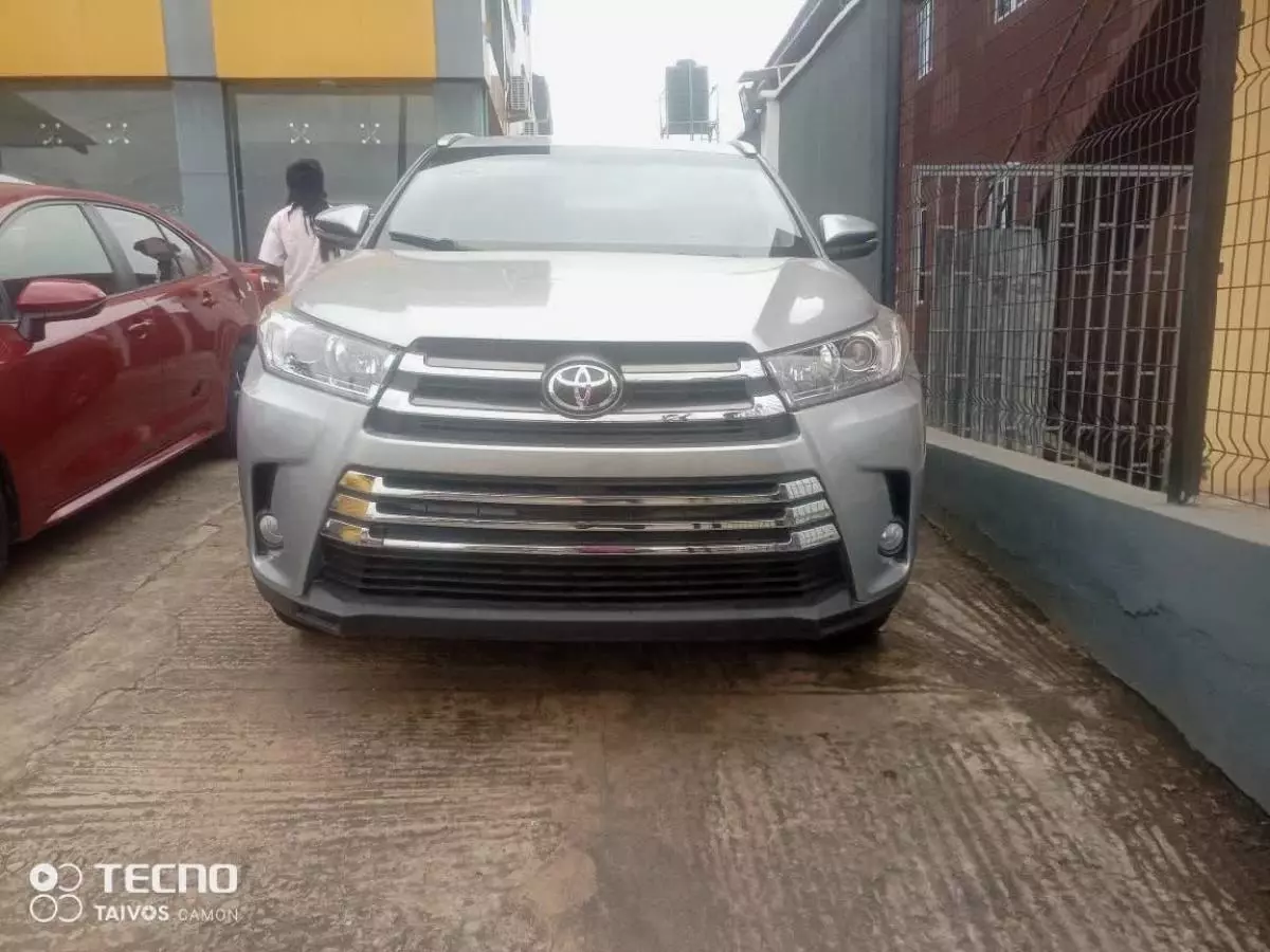 Toyota Highlander   - 2014