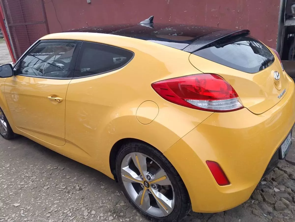 Hyundai Veloster   - 2017