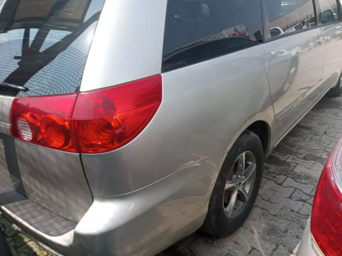 Toyota Sienna - 2007