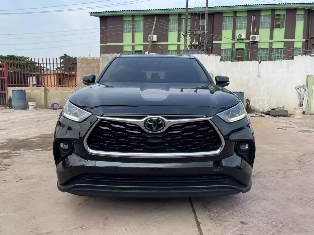 Toyota Highlander   - 2021