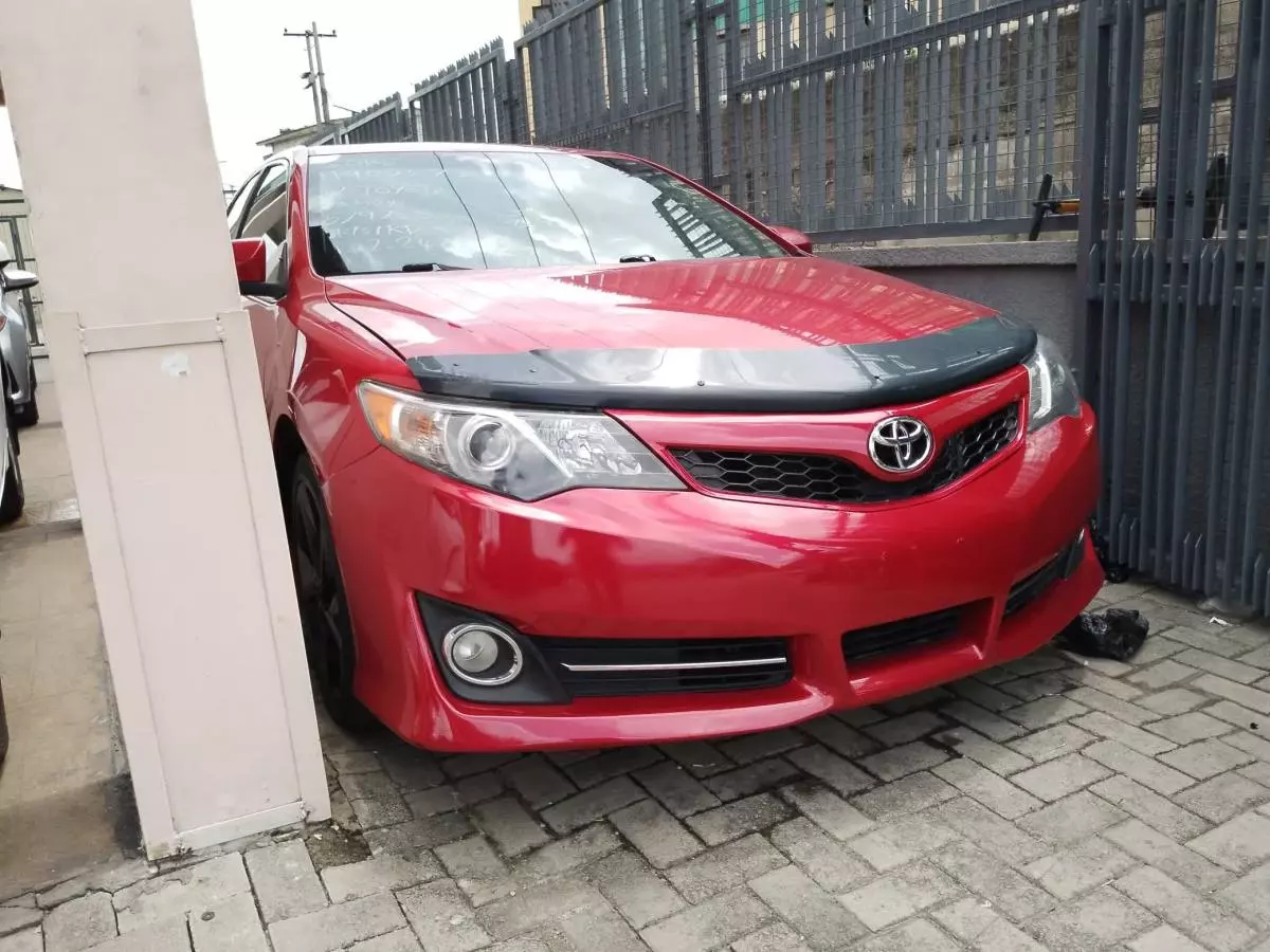 Toyota Camry   - 2012