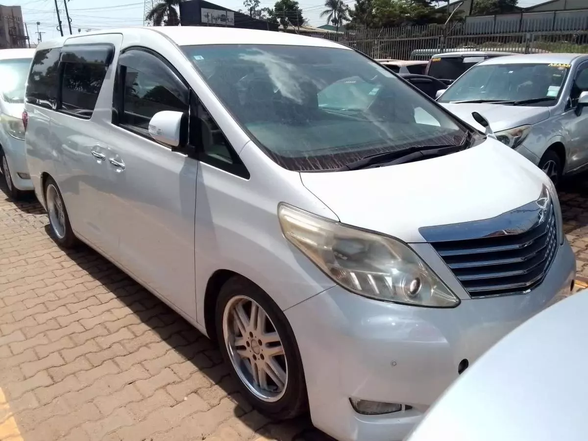 Toyota Alphard   - 2010