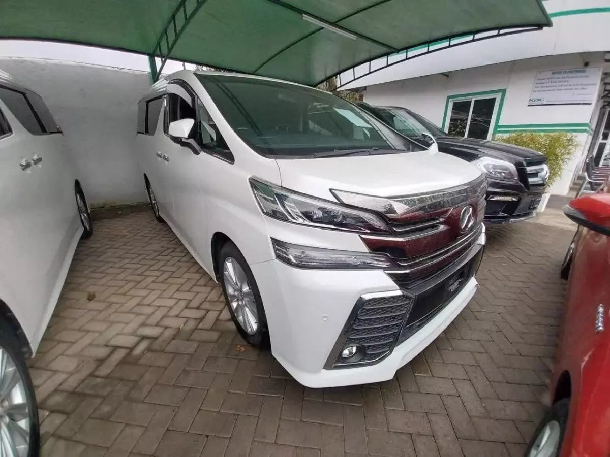 Toyota Alphard   - 2017