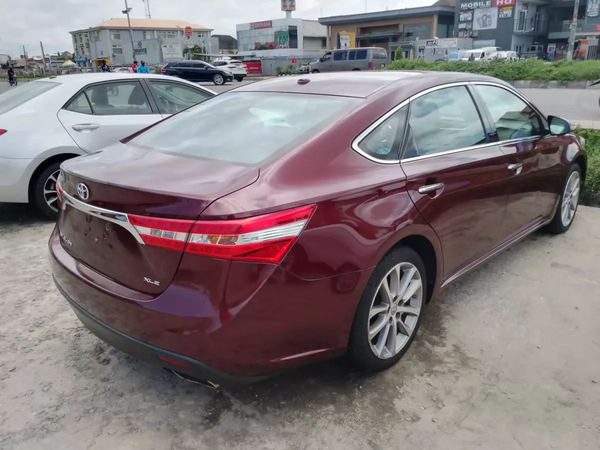 Toyota Avalon   - 2014