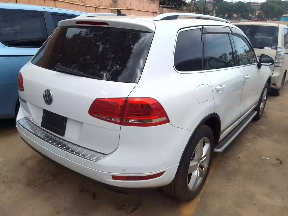 Volkswagen Touareg   - 2012