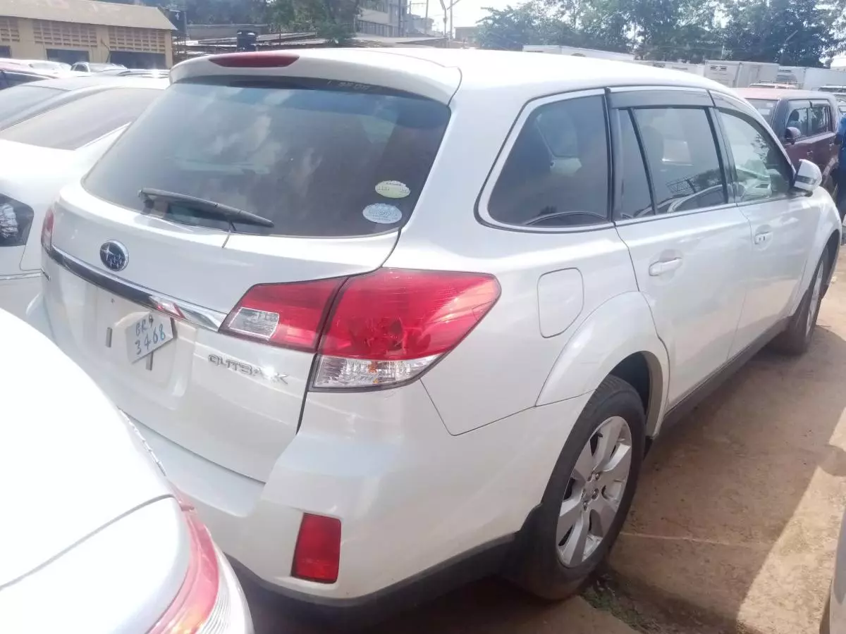 Subaru Outback   - 2010