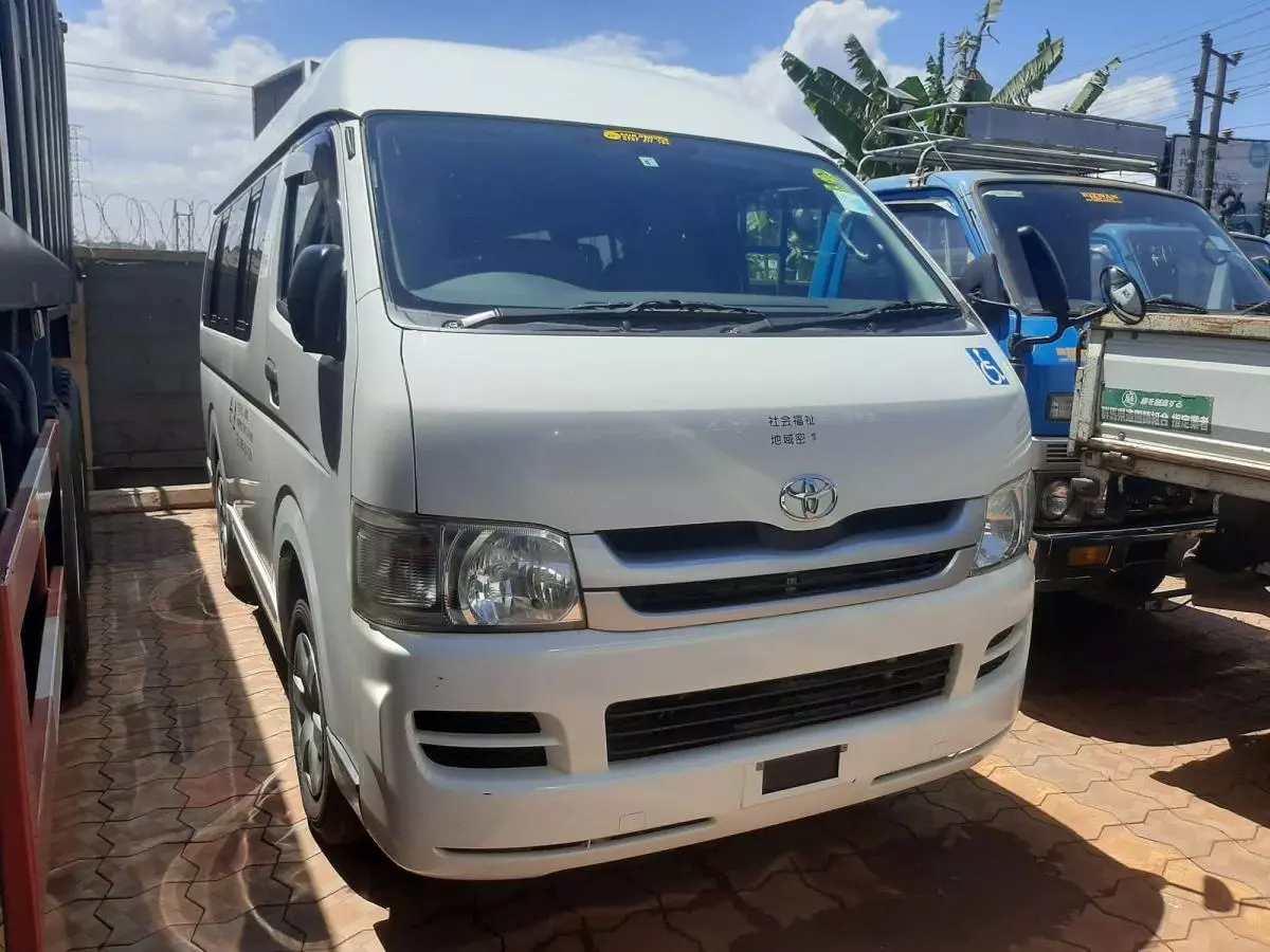 Toyota Hiace   - 2010