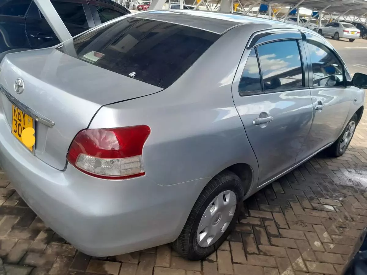 Toyota Belta   - 2005