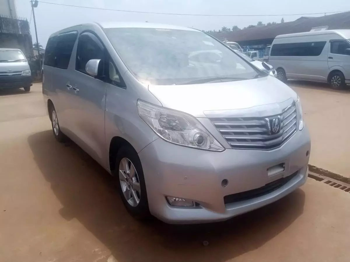 Toyota Alphard   - 2011