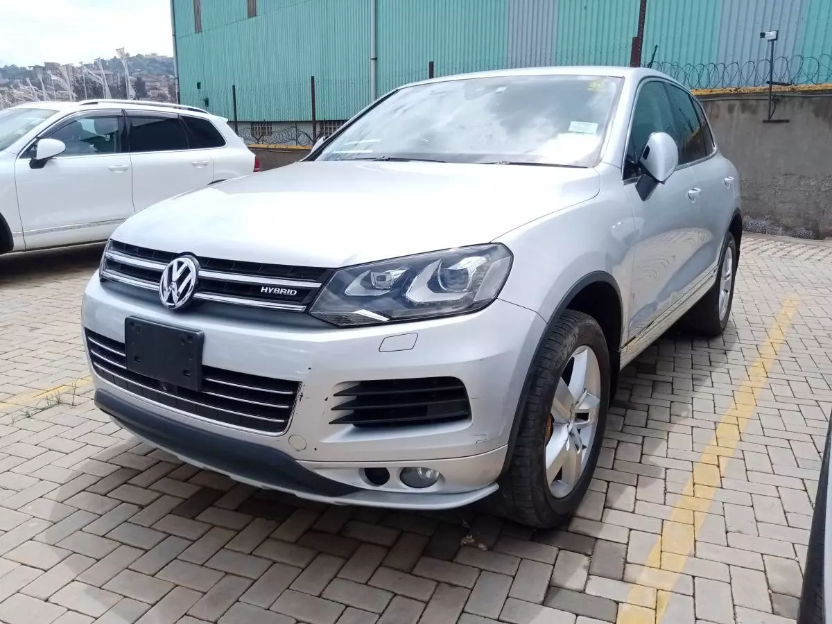 Volkswagen Touareg   - 2011