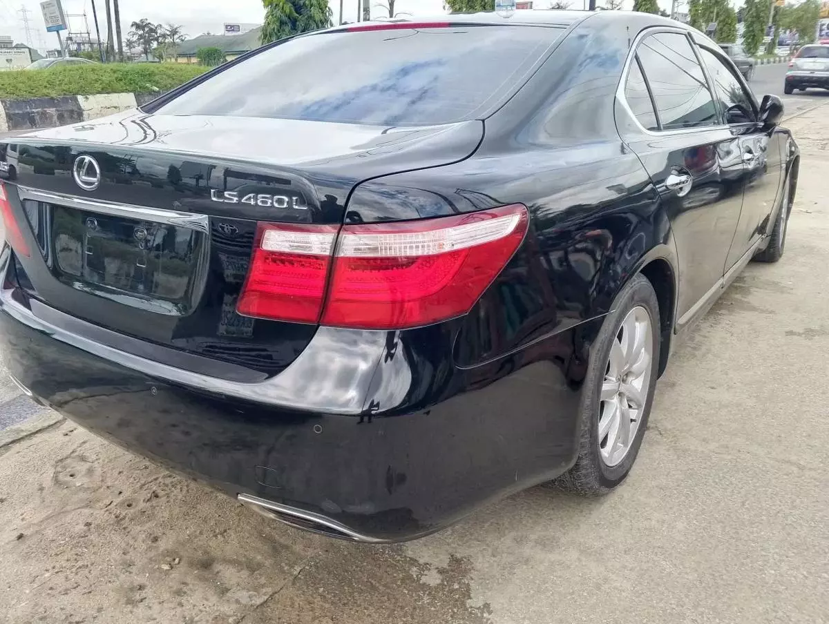 Lexus LS 460   - 2008