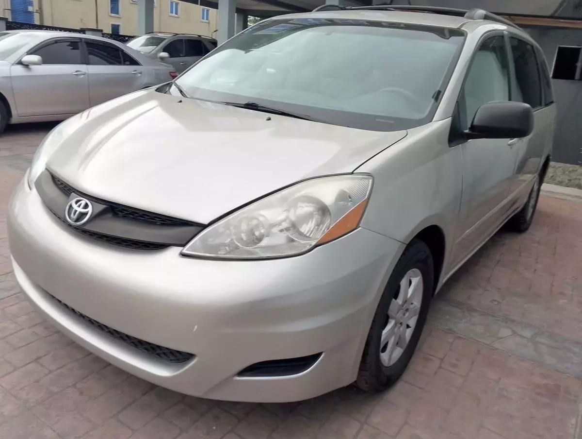 Toyota Sienna   - 2008