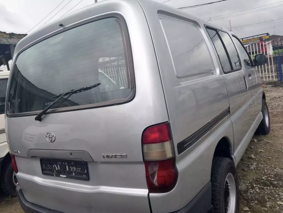 Toyota Hiace   - 2004