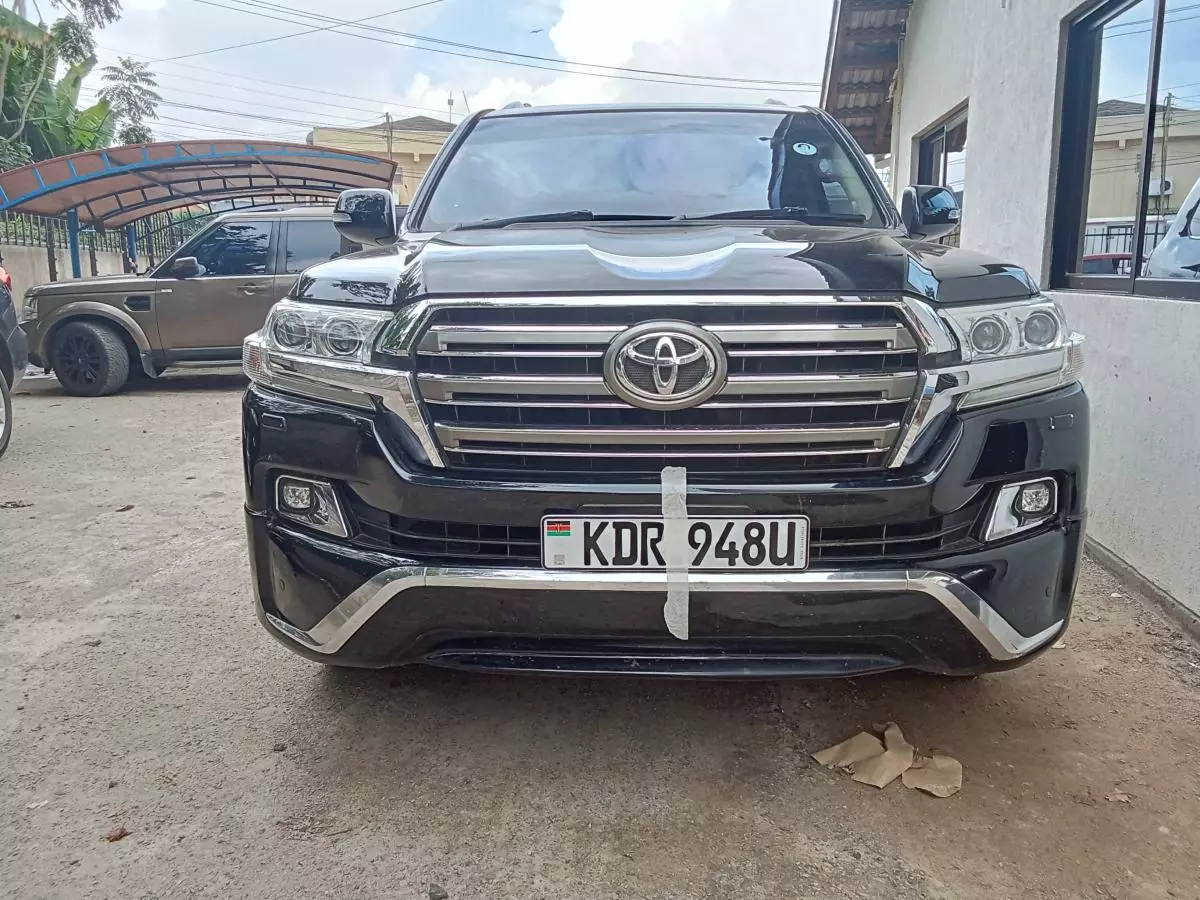 Toyota Land Cruiser V8   - 2016