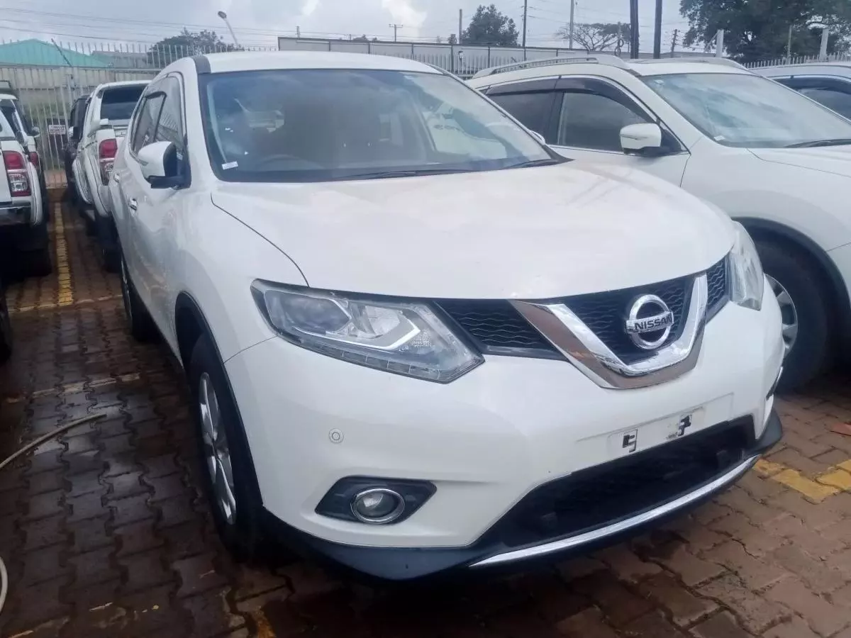 Nissan X- trail   - 2015